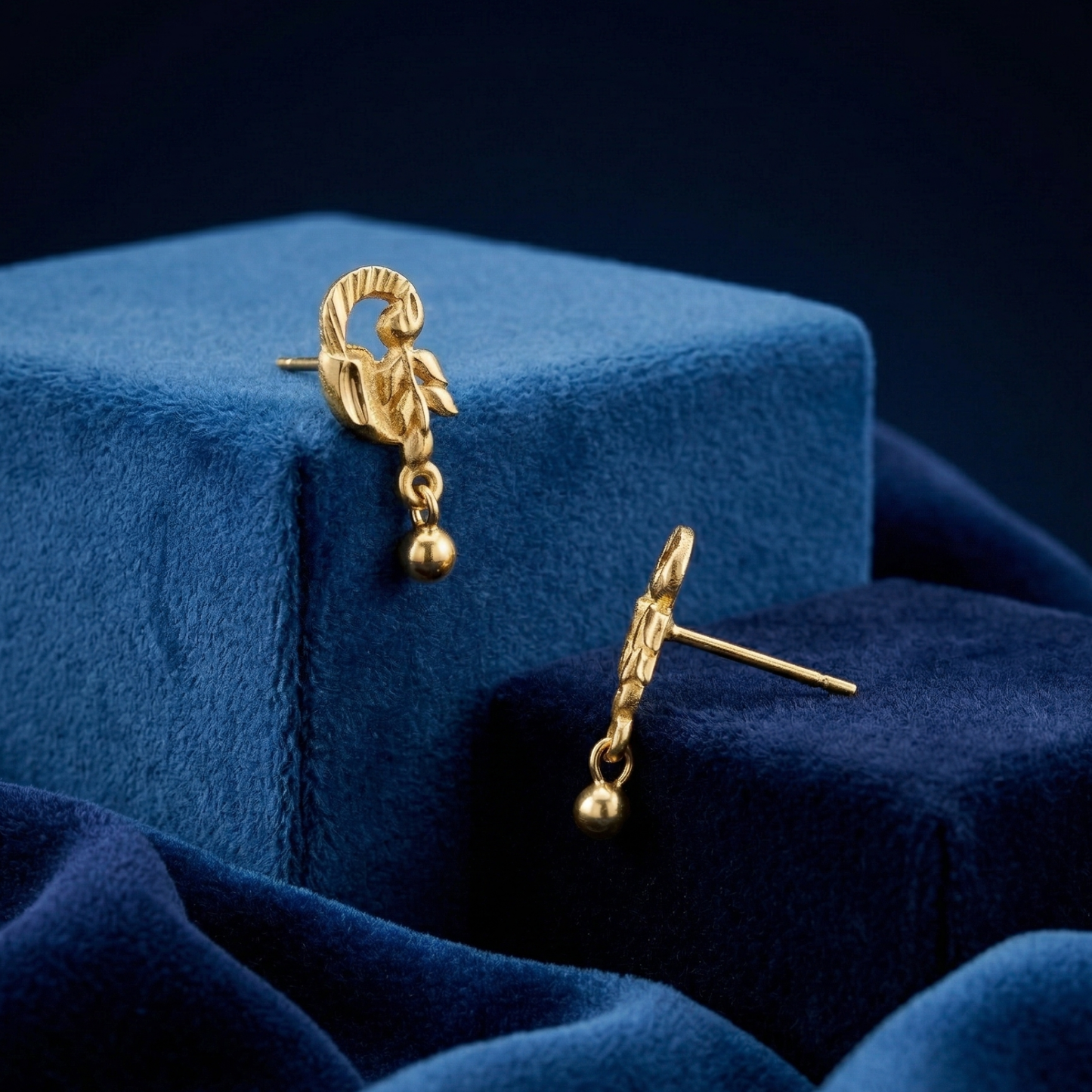 gira gold plated leaf earrings